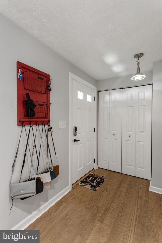 Foto del edificio - 1549 Bennington Woods Ct