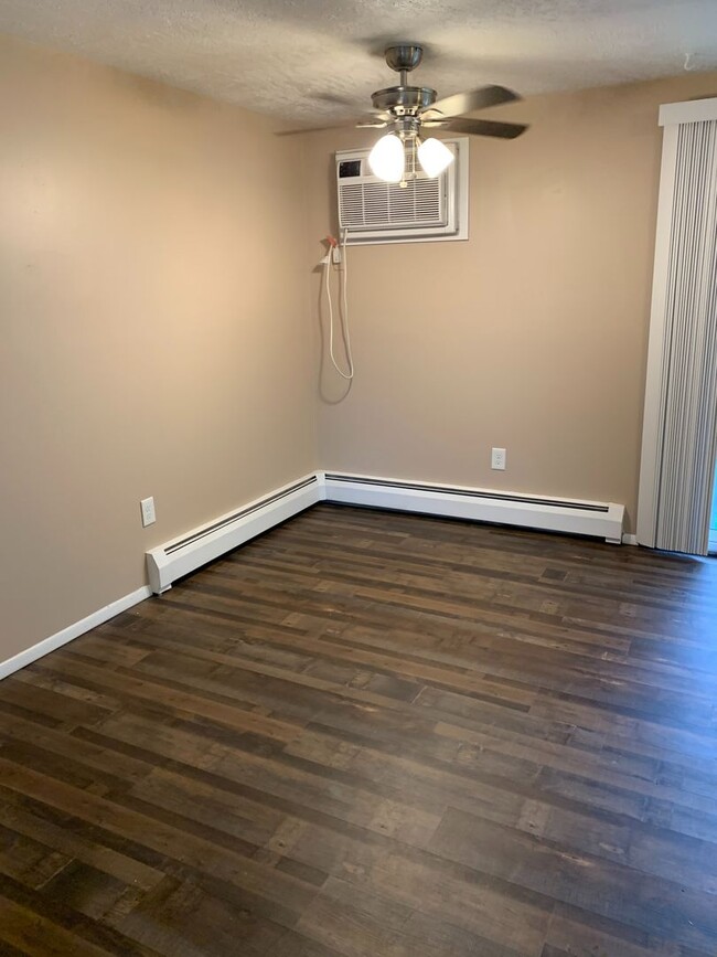 Foto del edificio - Large 2 Bedroom 1 Bath Apartment