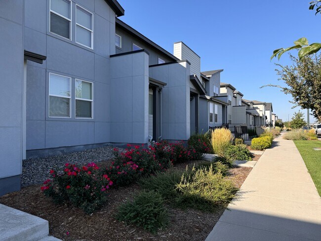Building Photo - 16254 E 47th Dr