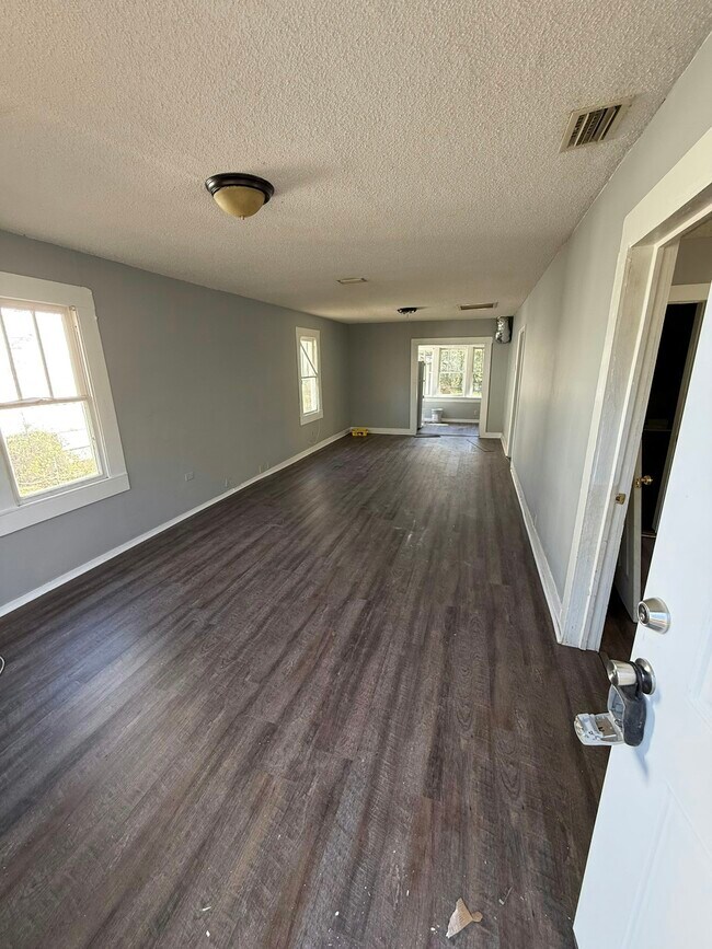 Foto del edificio - 1161 McRae Ave