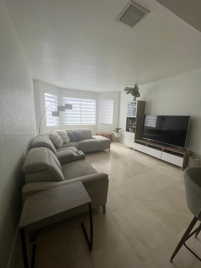 Foto del edificio - 7006 NW 116th Ct