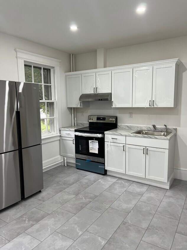 369 Robinwood Rd Unit 2, Waterbury, CT 06708 Apartments in Waterbury