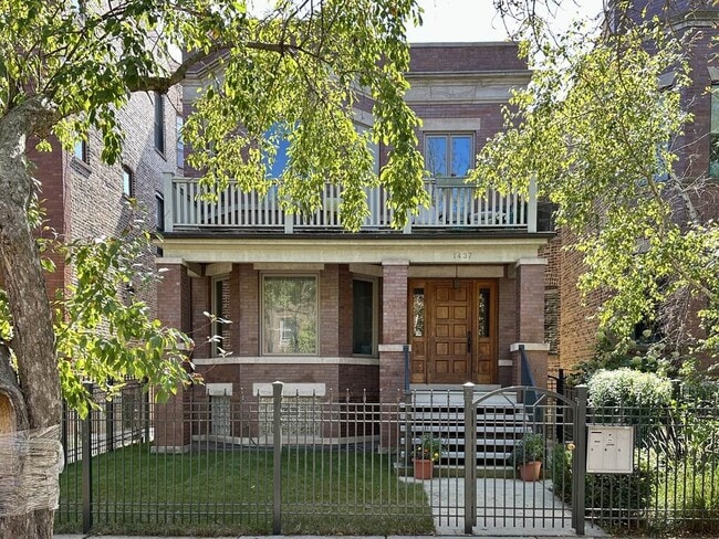 Building Photo - 1437 W Olive Ave