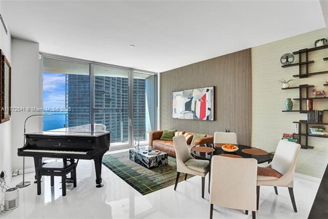 Foto del edificio - 300 Biscayne Blvd Way