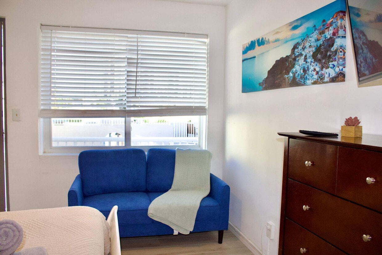 Primary Photo - 329 Madison St