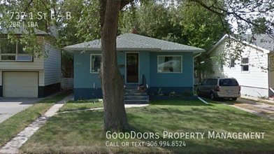 Building Photo - 732-731 1 St E