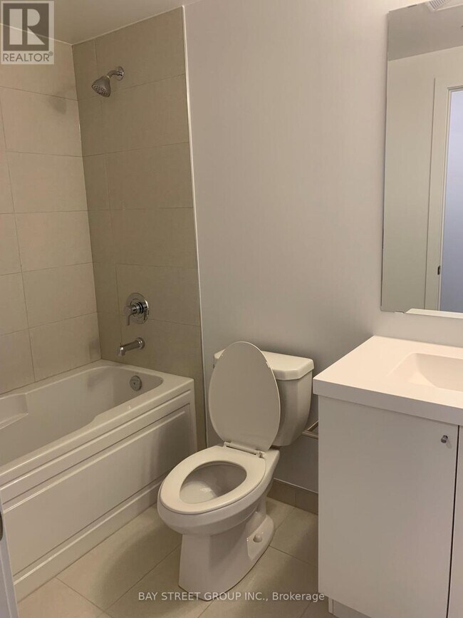 Photo du bâtiment - 2550-2550 Simcoe St N