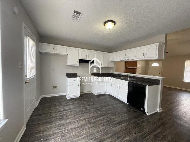 Building Photo - 2606 Appling Crest - Available Now!