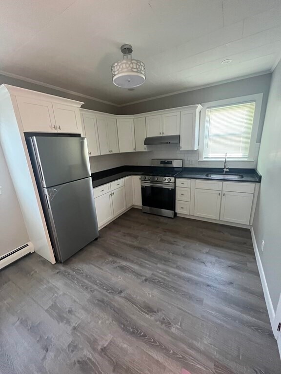 32 Dickinson St Unit 1, Fall River, MA 02721 Room for Rent in Fall