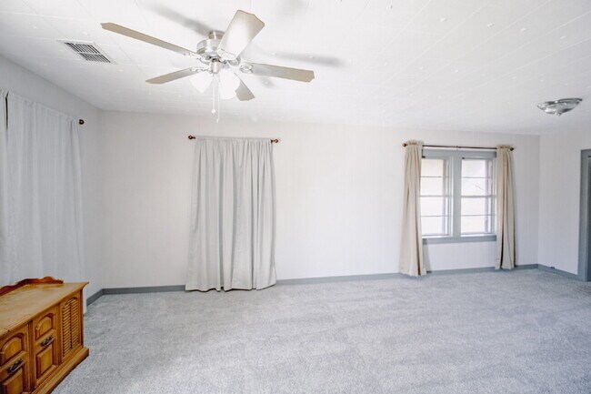 Building Photo - "Charming 2-Bedroom Retreat with Spacious 1411 sq. ft. Layout on Baylor Street, Lubbock!"