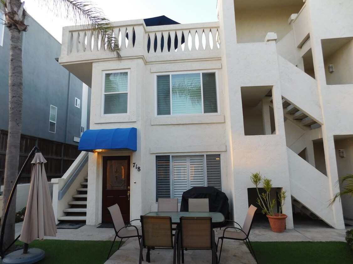 front of condo. - 718 Ensenada Ct