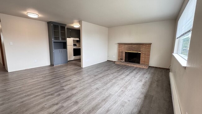 Building Photo - 2105 Colby Ave