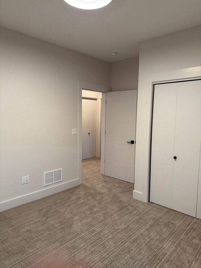 Building Photo - Beautiful 3 Bedroom 2.5 Bath in Autumn Grove