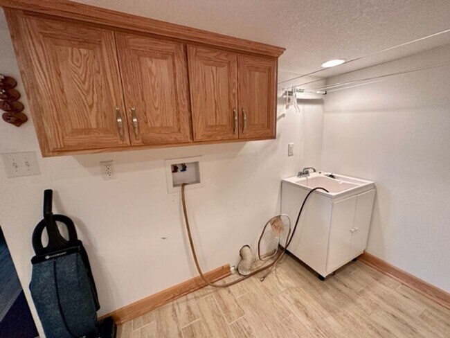 Foto del edificio - 6 bedroom, 4.5 bath Whitefish chain, 12 mo...