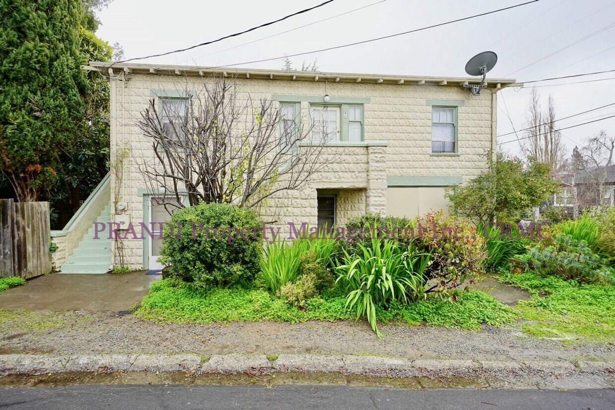 Primary Photo - Sycamore Park Duplex with Small Yard in Gr...