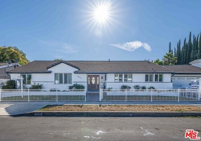 Foto del edificio - 5515 Longridge Ave