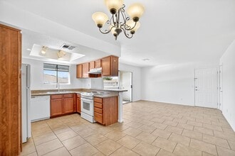 Building Photo - 7200 W Pirates Cove Rd