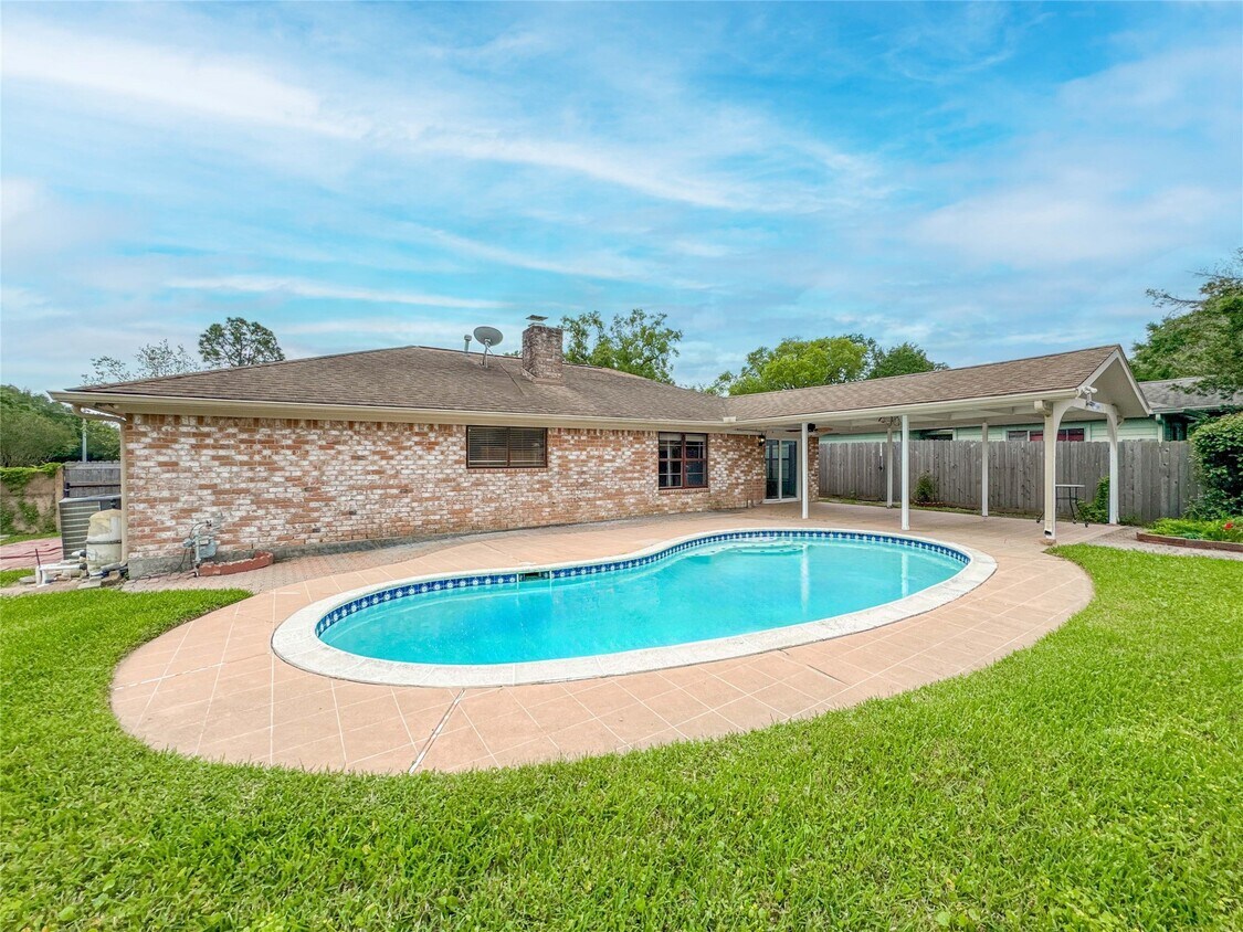 Foto principal - 15002 Torry Pines Rd
