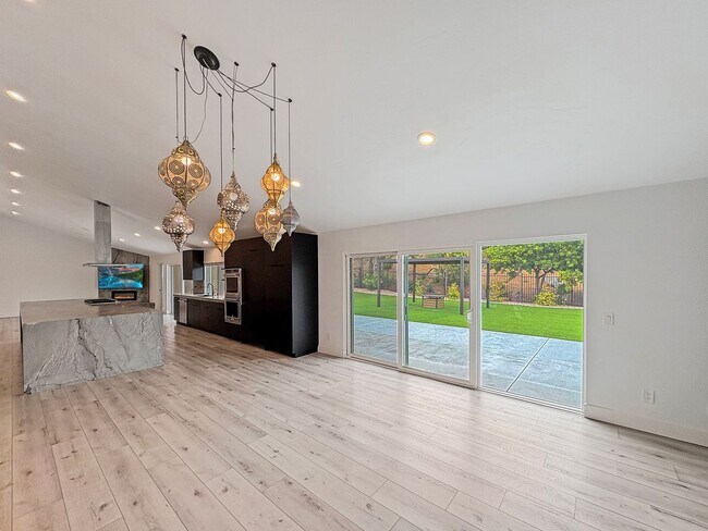 Foto del edificio - Spacious 5BD/4BA Poway Home with Hill View...