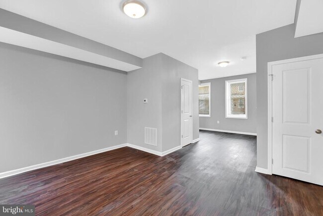 Building Photo - 22 N Abington Ave