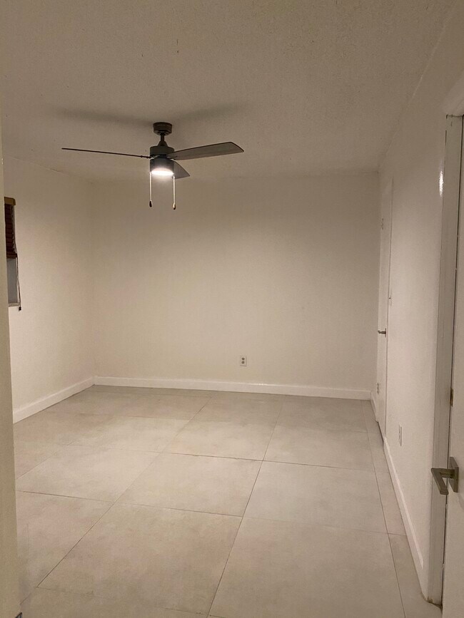 Foto del edificio - 20600 NW 7th Ave