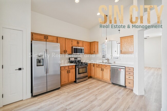 Foto del edificio - "Charming 3-Bed Oasis with Granite Touches & Cozy Fireplace in Las Vegas"