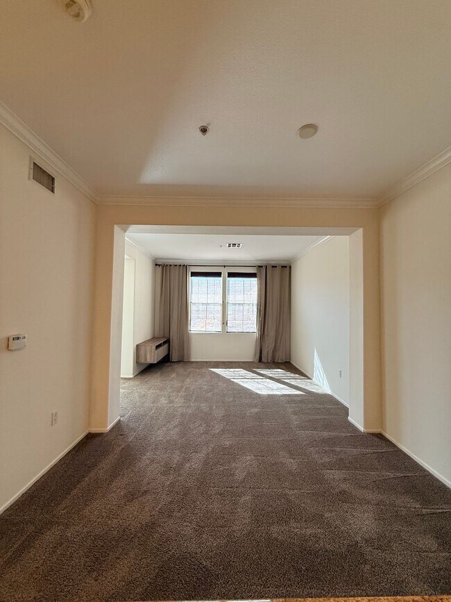 Building Photo - Luxury Living at Watermarke | Huge 1BR + Den | 2 Parking Spots