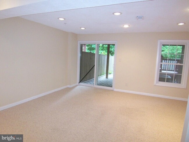 Building Photo - 22 Amberlady Ct