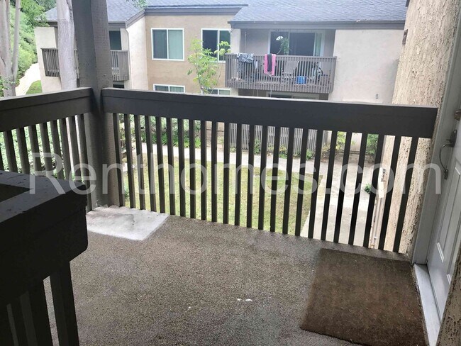 Foto del edificio - La Jolla, 8551-G Villa La Jolla, Granite C...