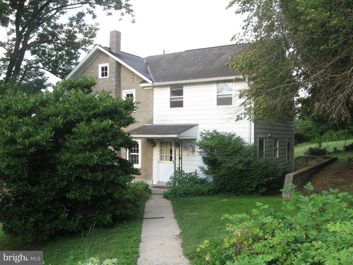 Primary Photo - 76 Fisher Mill Stream Rd