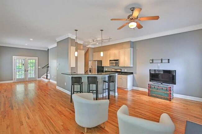 Building Photo - 277 Carlyle Park Dr