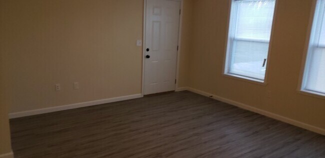 Foto del edificio - Noel Woods- Quiet, Tranquil Area