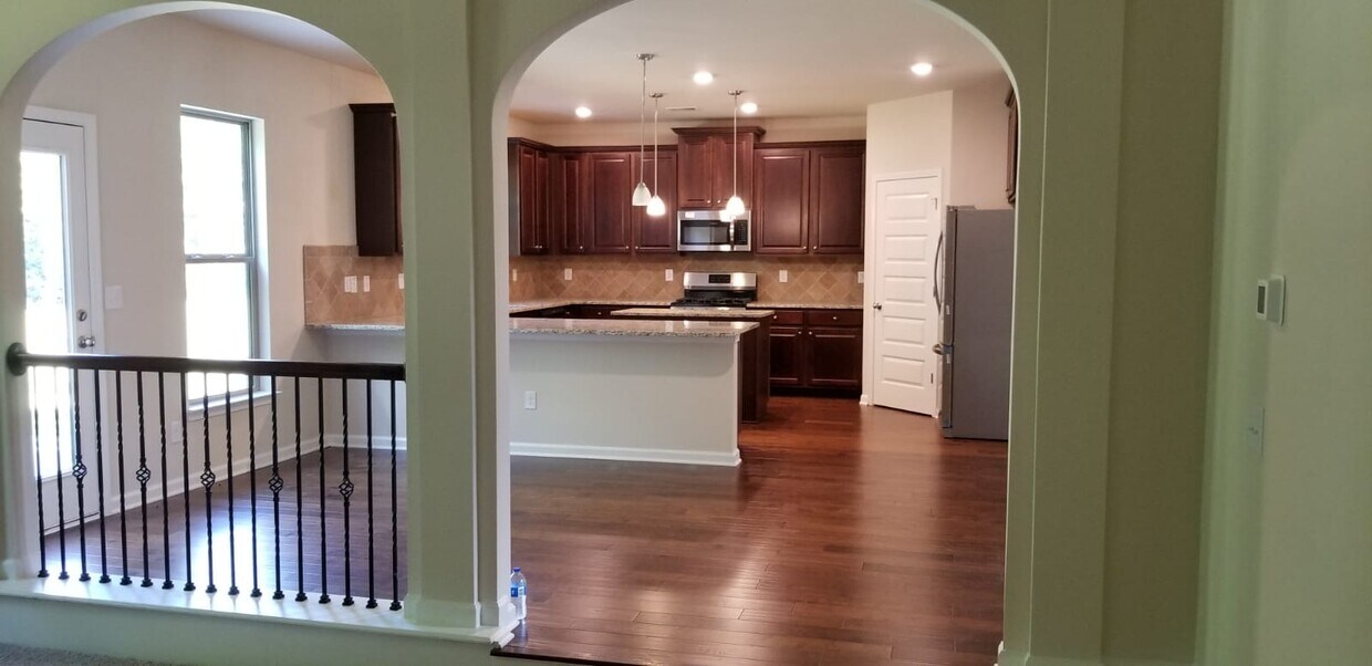 Foto del edificio - 2019 Dickons Garden Ln