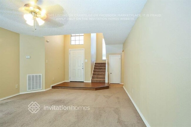Building Photo - 2800 Claremont Dr