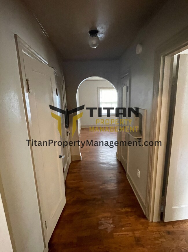 Foto del edificio - Charming Downtown Apartment