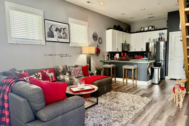 Building Photo - 677 N Alexander St