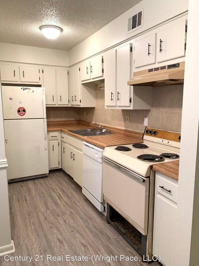 Building Photo - 2 br, 1 bath House - 711 Vine #2