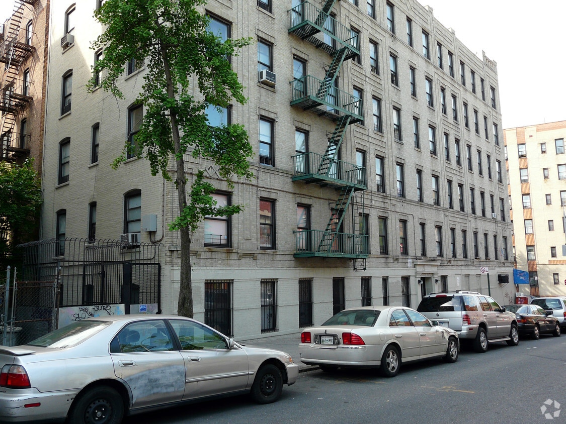 Primary Photo - 2850 Creston Ave