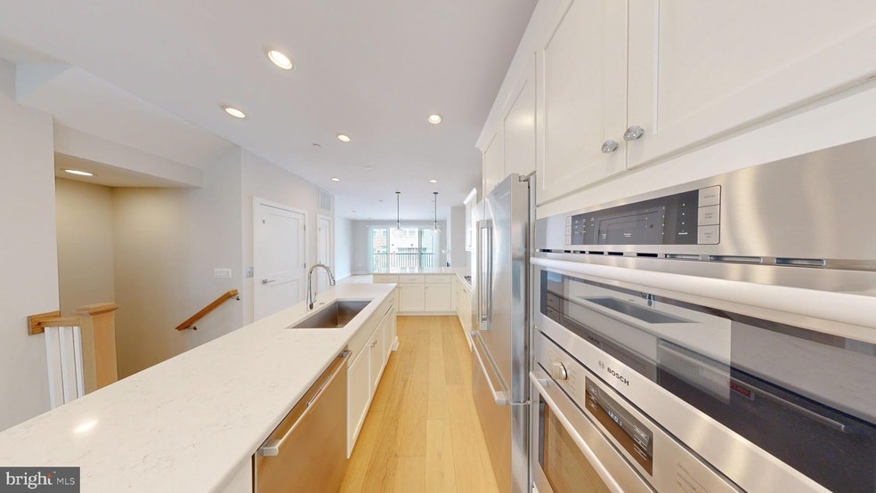 Photo - 10324 Grosvenor Place Unit