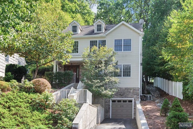 Primary Photo - 32 Walnut St