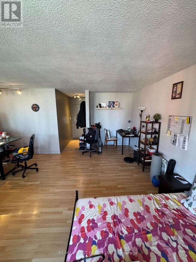 Photo du bâtiment - 40-1640 Homewood Ave
