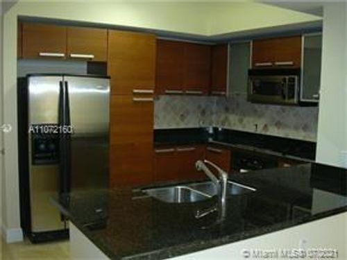 Foto del edificio - 2030 Douglas Rd