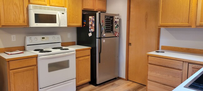 Building Photo - RARE townhouse in Snohomish~ Available Nov...