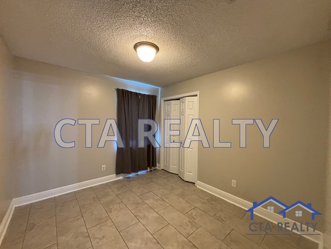 Building Photo - 604 Cypress Dr