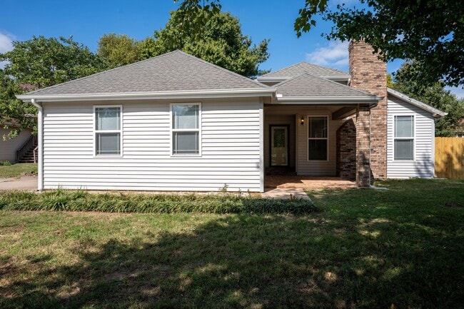 Building Photo - 3 Bedroom Home in East Springfield