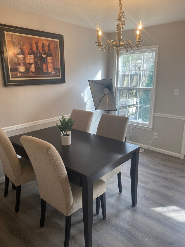 Foto principal - 1221 Collington Dr