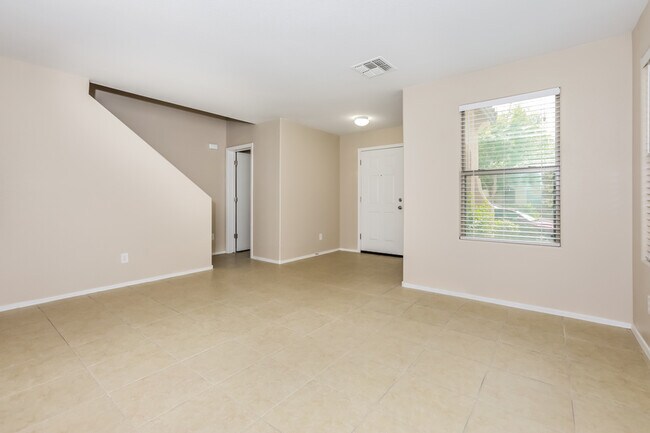 Foto del edificio - 21112 E Pickett St