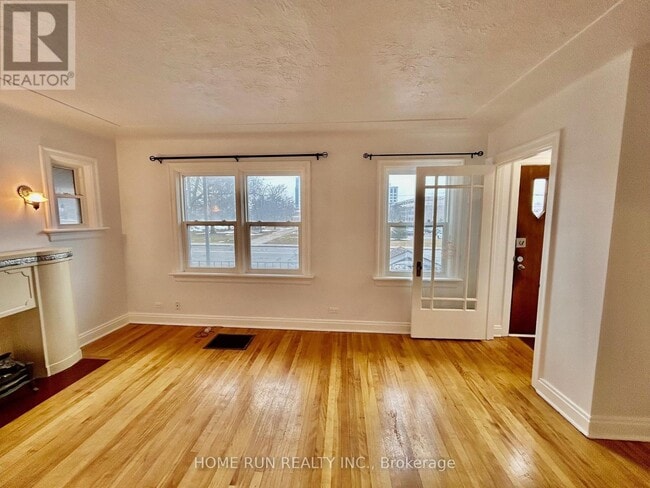 Photo du bâtiment - 704 Brookfield Rd