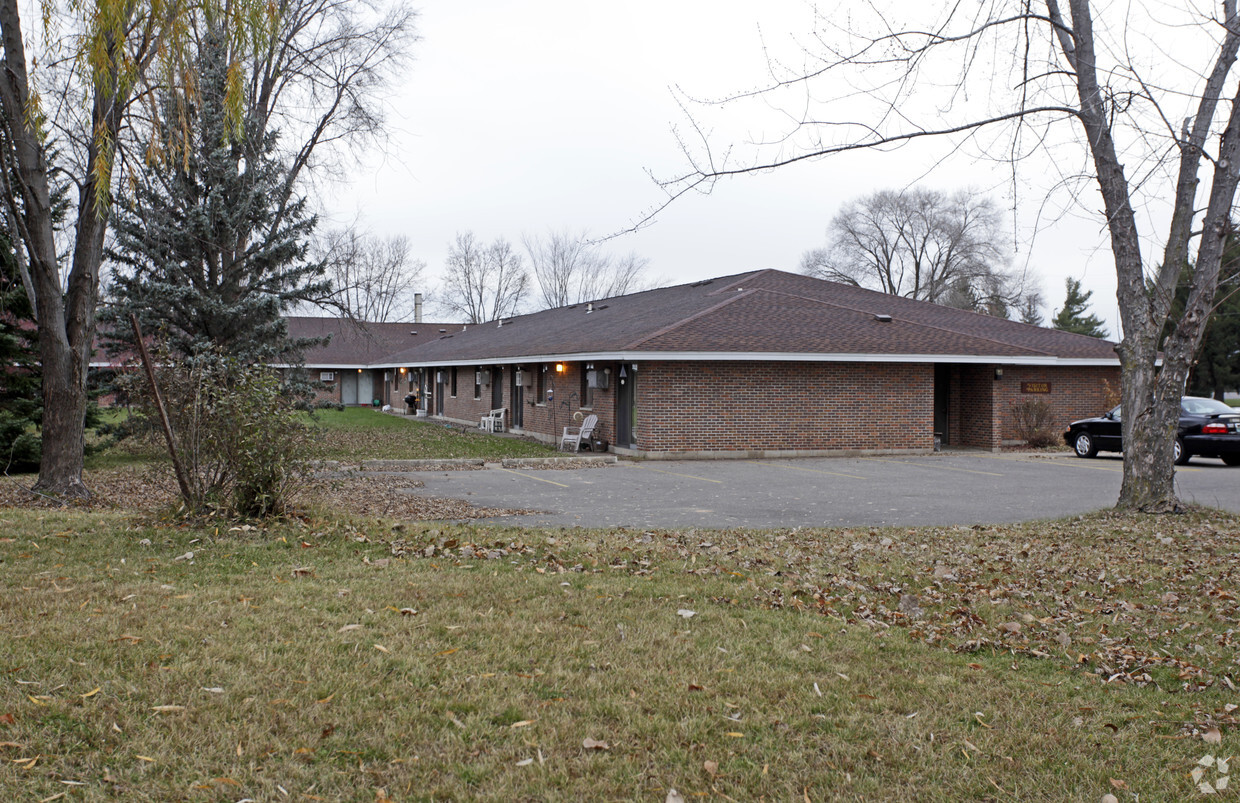 Building Photo - Countryside Apartments