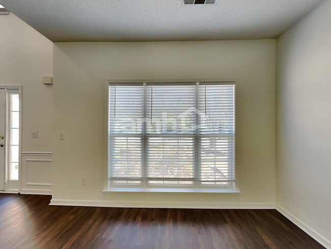 Foto del edificio - 102 Bay Hill Dr